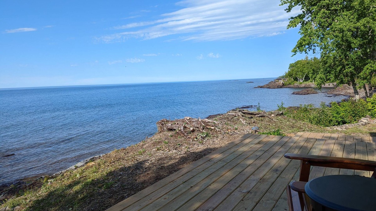 Eagle Harbor Cottage | Sunrise Cove Cottage: Autumn Awaits at Sunrise Cove – Scenic Views and Peaceful Lakefront