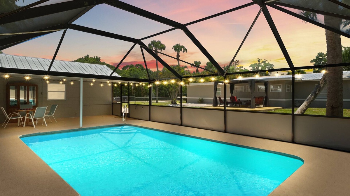 White City House | Sunrise Escape W/Heated Pool and Pergola