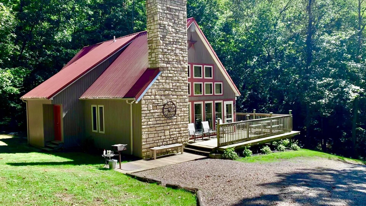 New Plymouth Cabin | Sunrise Forest, a peaceful retreat in the Hocking Hills region, sleeps 9