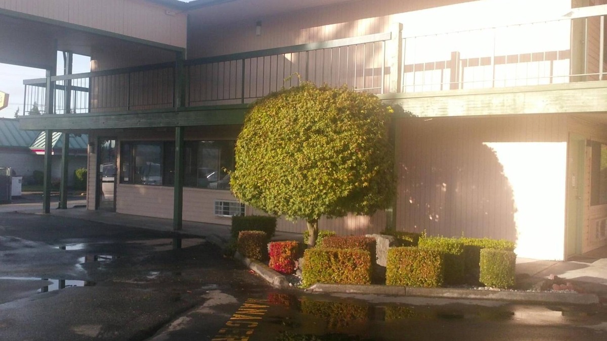 Everett Hotel | Sunrise Inn