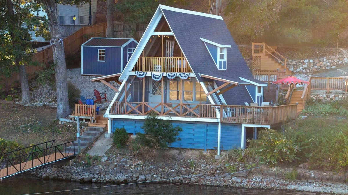 Sunrise Beach House | Sunrise Oasis – Lakefront Living
