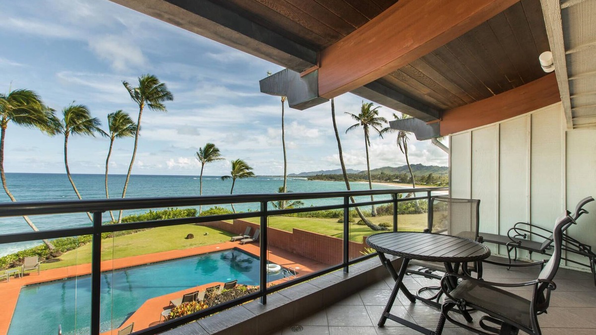 Wailua House Lots Condo | Sunrise Oceanfront Luxury - 3BR Sleeps 6 - AC, 180° Ocean Views, Steps to Ocean!