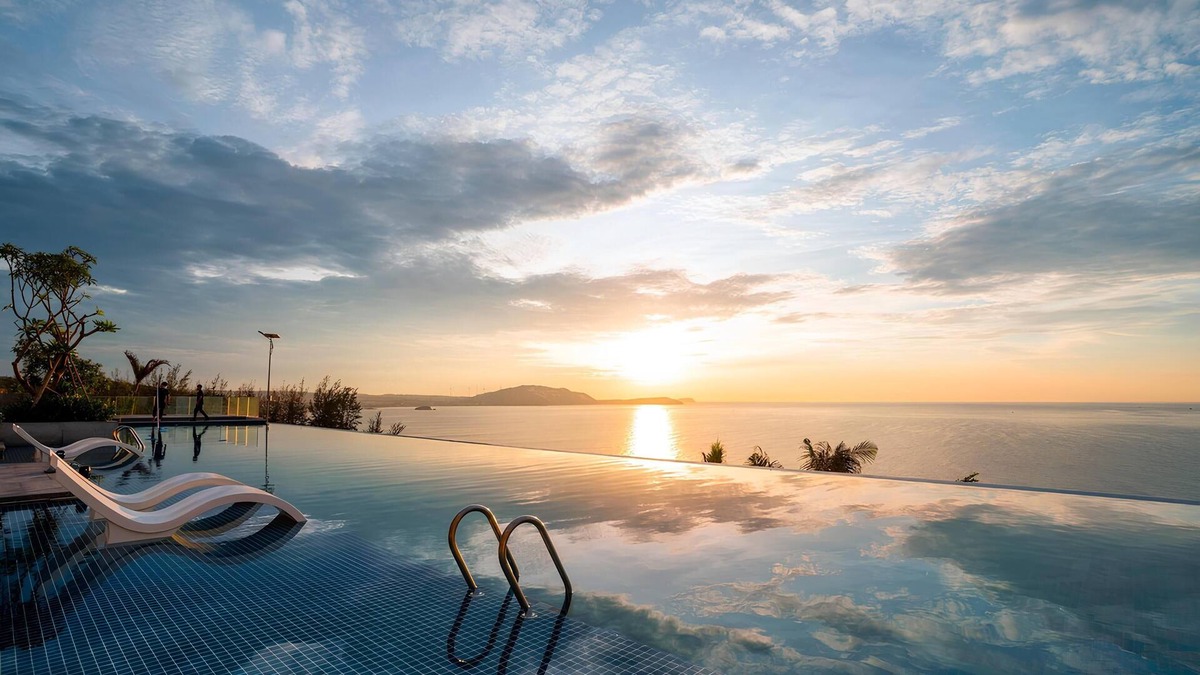 Suoi Nuoc Beach Hotel | Sunrise Oceanfront Mui Ne - V Ruby