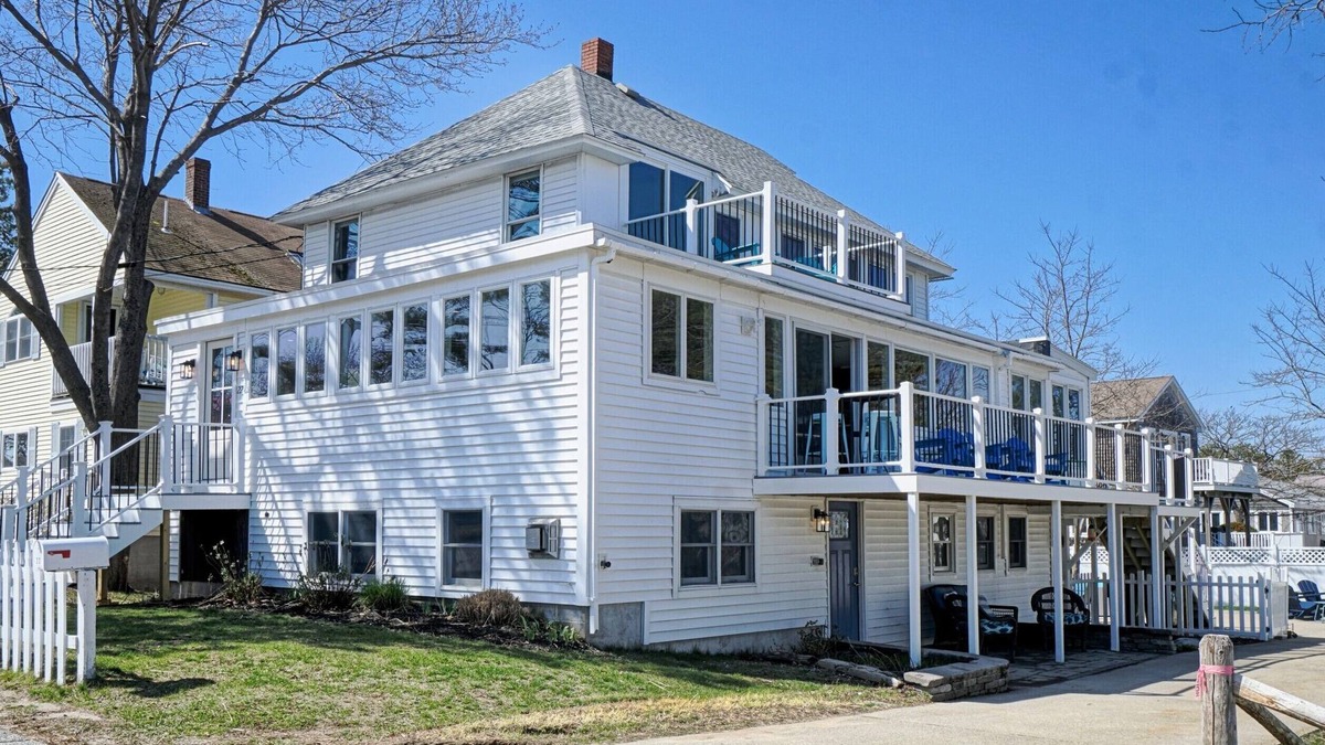 Camp Ellis House | Sunrise on Saco Bay, family friendly and great for a relaxing Maine vacation.