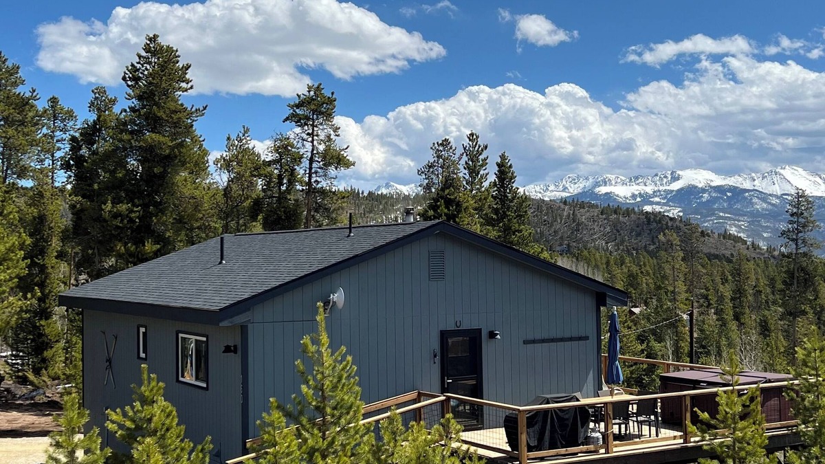 Grand Country Estates House | Sunrise Ridge - Cozy Cabin, Hot Tub, Awesome Views