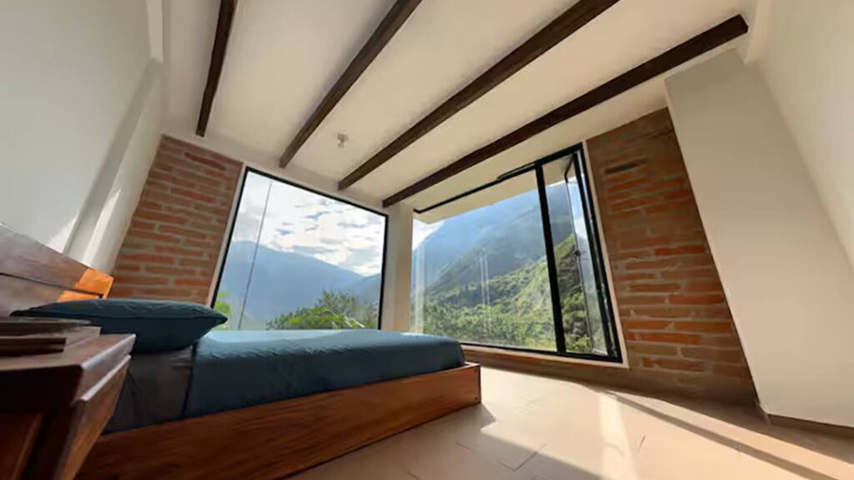 Calacali Bed & Breakfast | Sunrise Room at The Cloud Forest Retreat