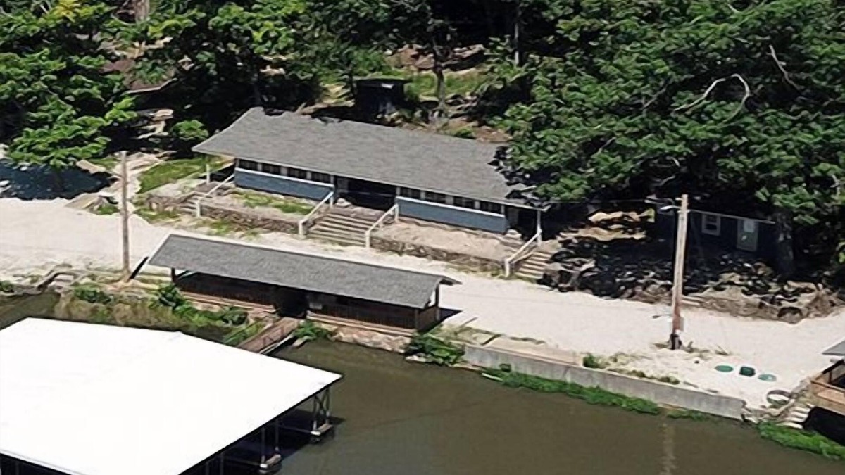Sunrise Beach Cabin | Sunrise Shores Cabin 8 Lake Front with 2 POOLS!
