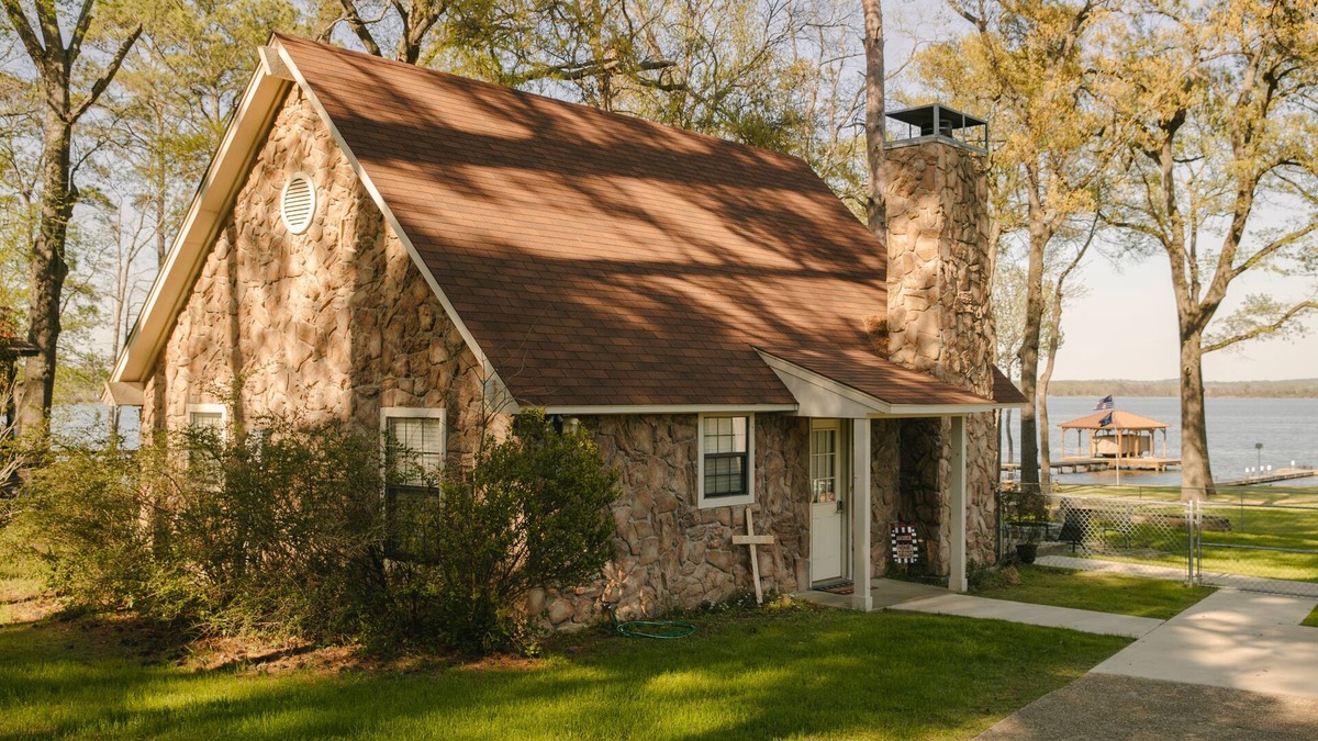 Chandler House | Sunrise Shores - Waterfront Cottage sleeps 8.