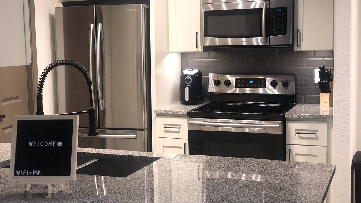 South Main Apartment | SunRise Suite