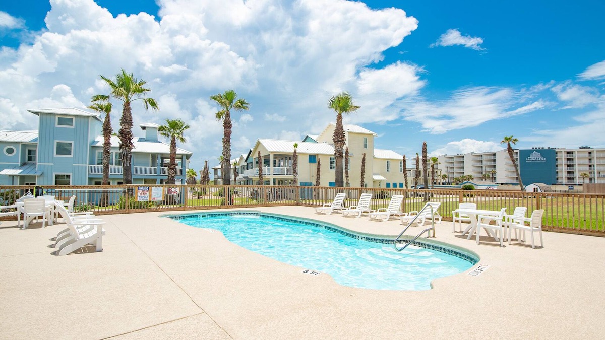 Port Aransas Condo | Sunrise Villa 207-Pool & Boardwalk to the beach- Couples Retreat