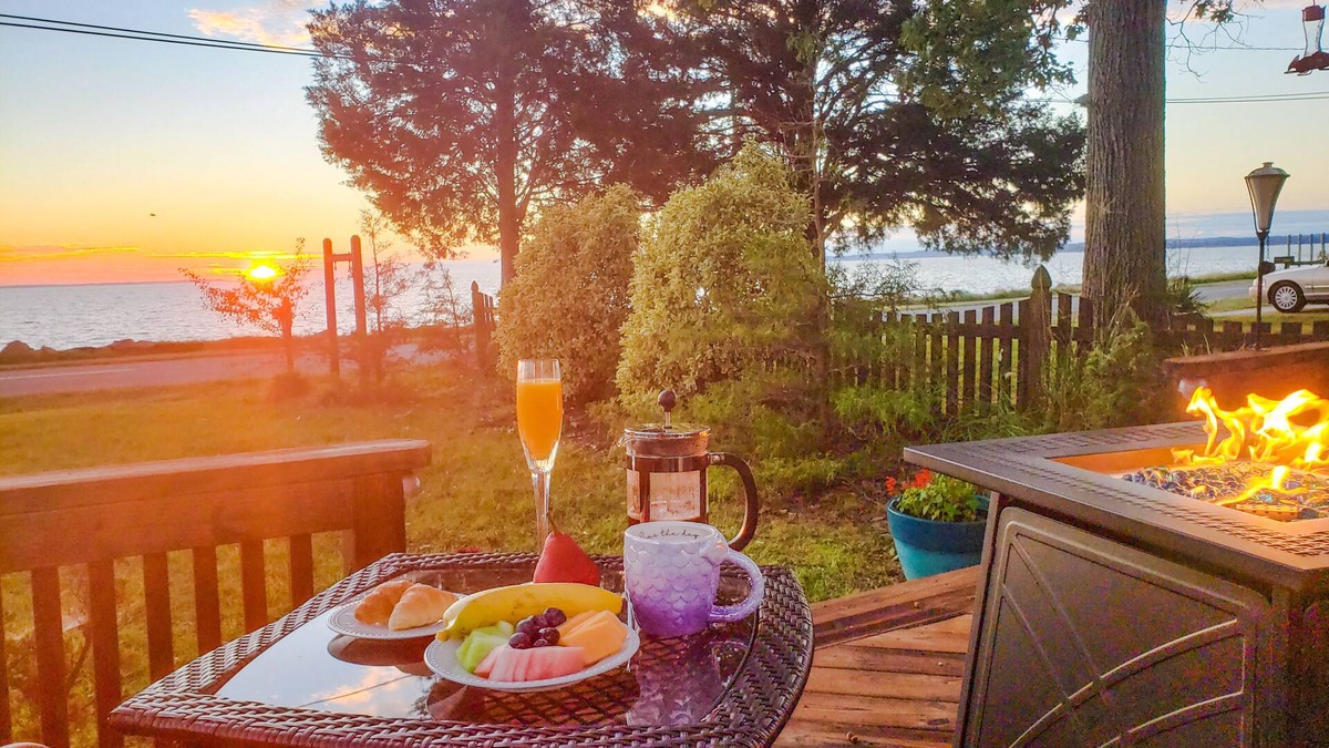 Colonial Beach House | Sunrise Waterfront Potomac Beach Haus near Two Beaches