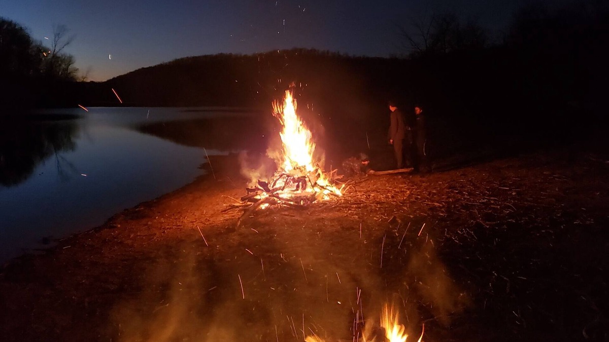 Omaha Cabin | SunRiseViews BirdWatch TableRockLake HotTub FirePit TreeHouse Branson Big Cedar