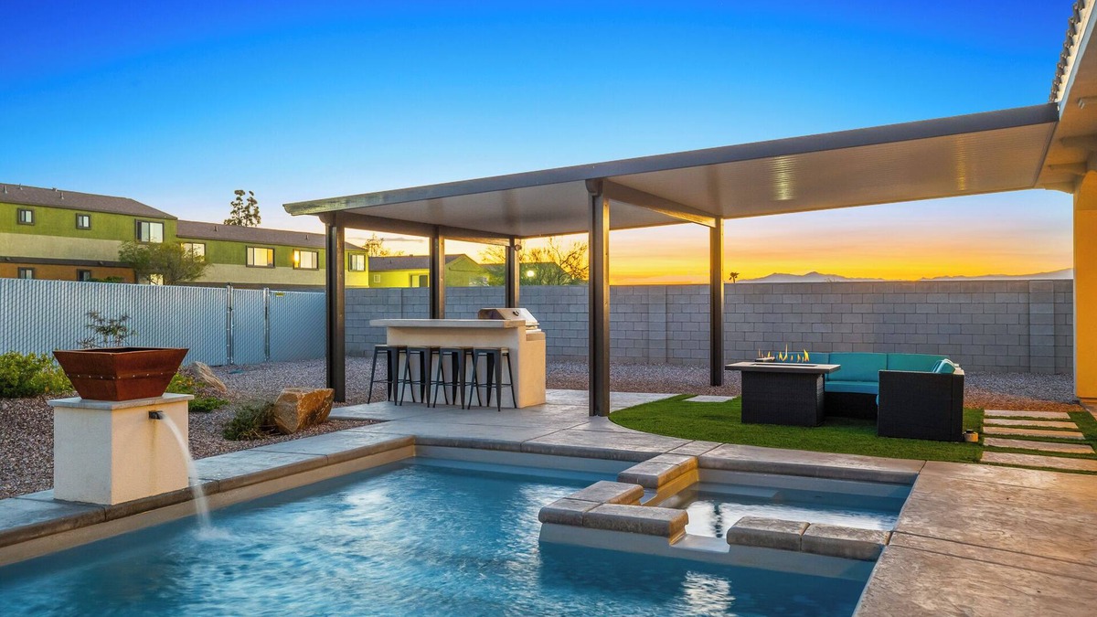 Bullhead City House | "Sunriver Estate" l 4bd l Pool l Spa l Sleeps 12