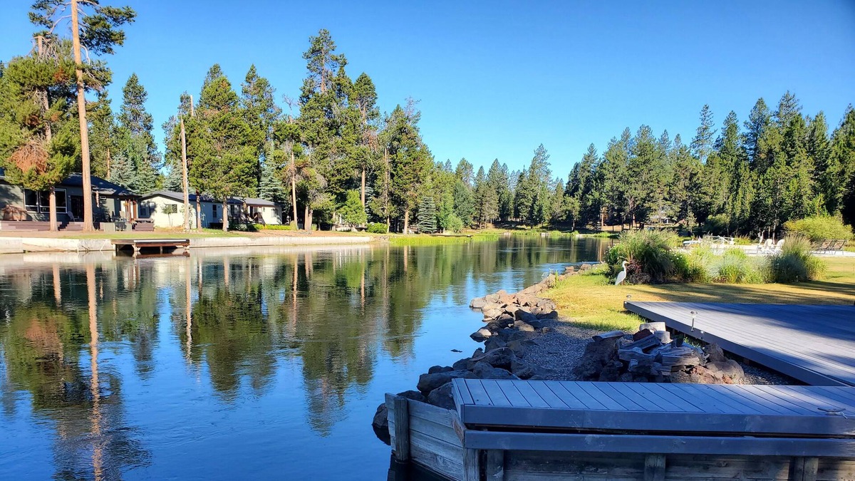 Three Rivers House | Sunriver & Mt.Bachelor Riverfront Retreat - Hottub, Sauna, Private Dock!