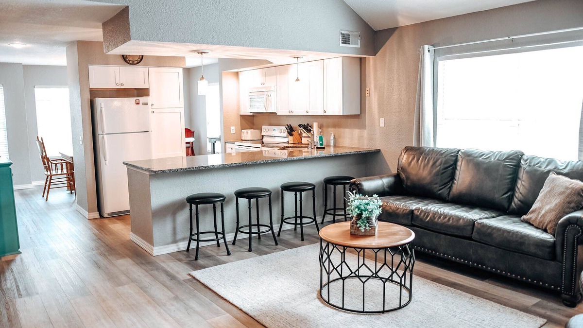 Table Rock Condo | Sunroom, Indoor/Outdoor Pools, Golf, Etc - Pointe Royale!