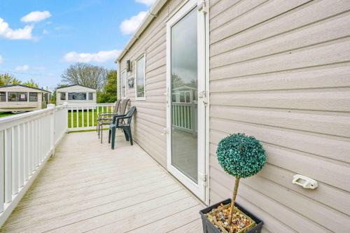 Hopton Resort | Sunscape Lodge