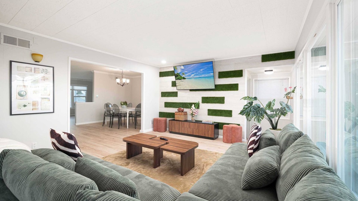 Point Loma Heights House | Sunset Balcony View! | Kids Playset | Sleeps 10
