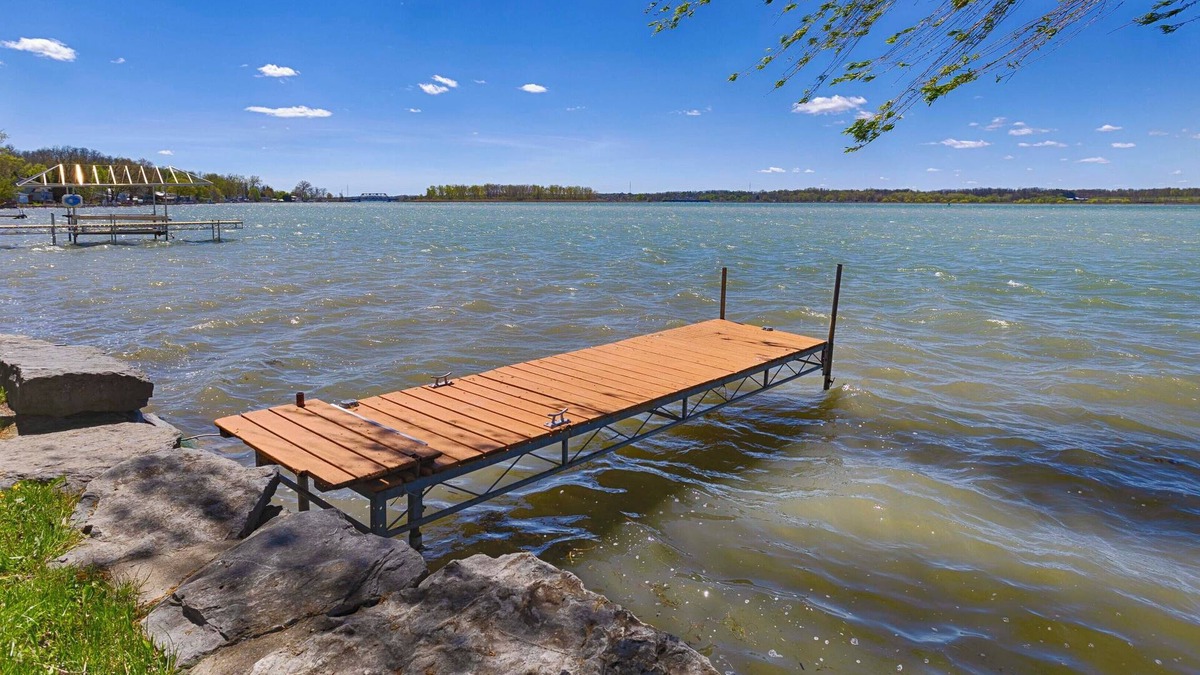 Cayuga Cottage | Sunset Bay:"A Quaint Bungalow by the Lake"