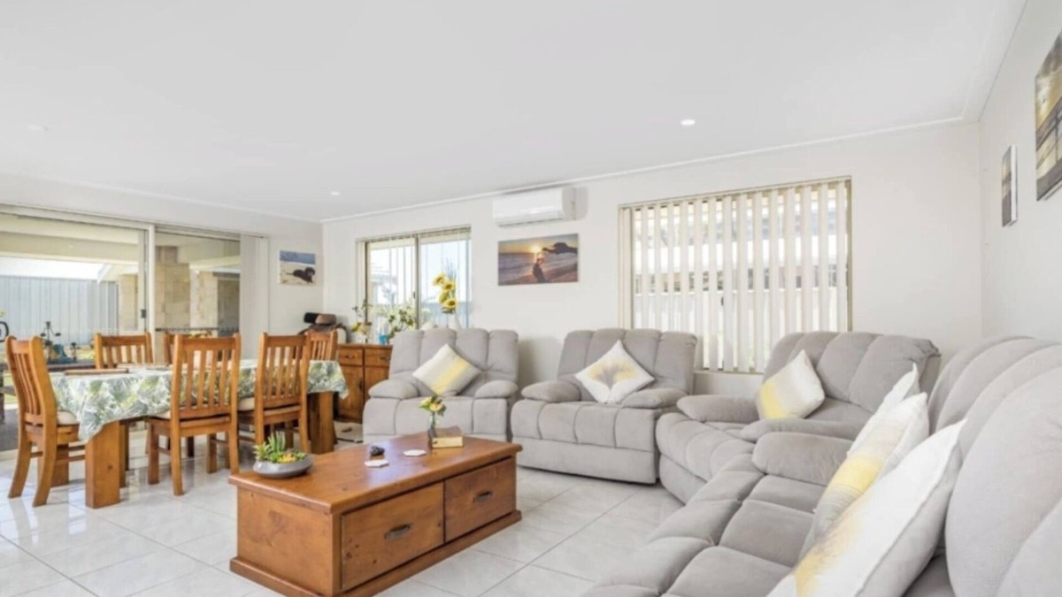 Sunset Beach Bed & Breakfast | Sunset Beach bed & breakfast is hosted accommodation 50 meters from the beach.