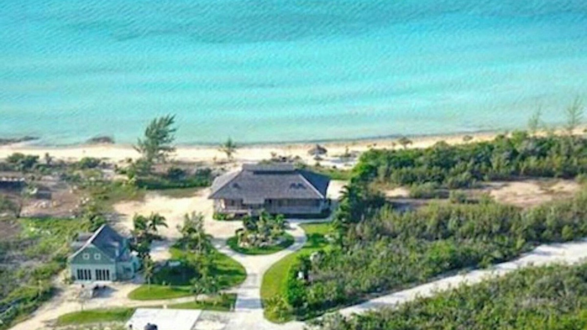 Long Island House | Sunset Beachfront Estate w/moorings