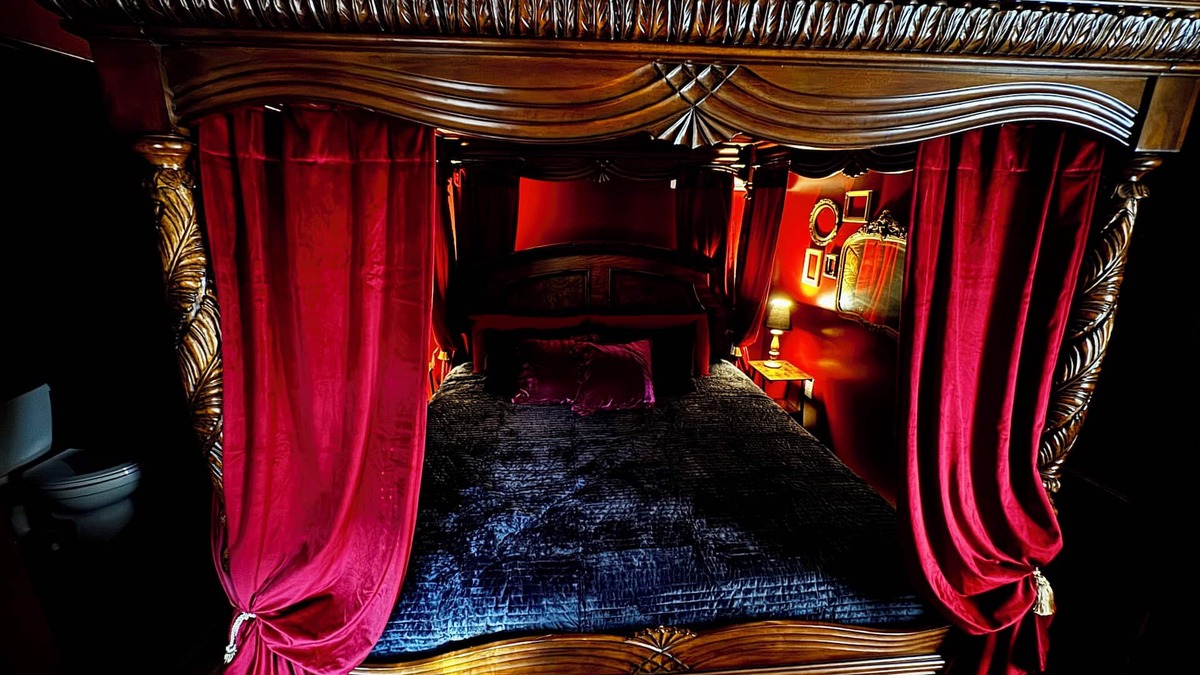 Hillsboro House | Sunset Cabin-Couple's only Hot Tub Getaway