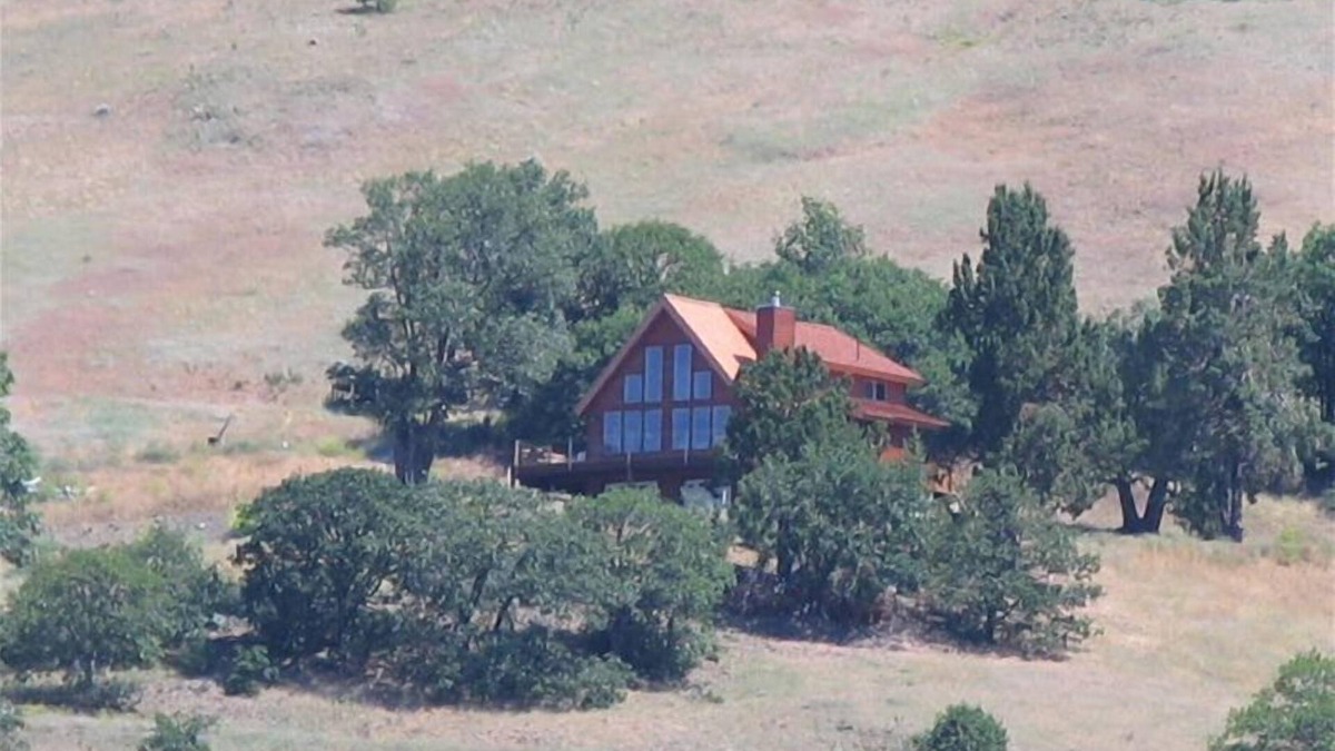 Ashland Ski Chalet | Sunset Chalet - 2600 sq.ft. Multi-Seasonal retreat only15 minutes from Ashland !