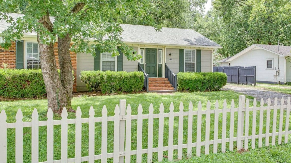 Murfreesboro House | Sunset Cottage: 2 bed 1 bath, Pet-Friendly.
