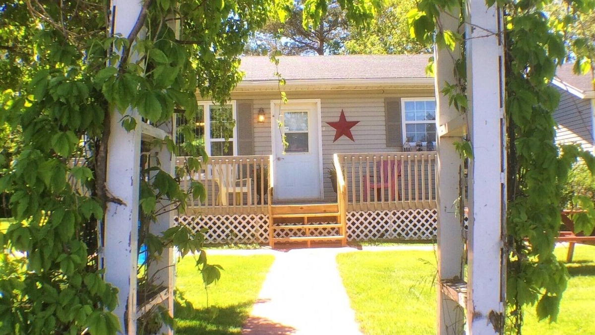 Summerside Cottage | Sunset Cottage #2 near beaches, golfing, trails, shopping and local attractions!