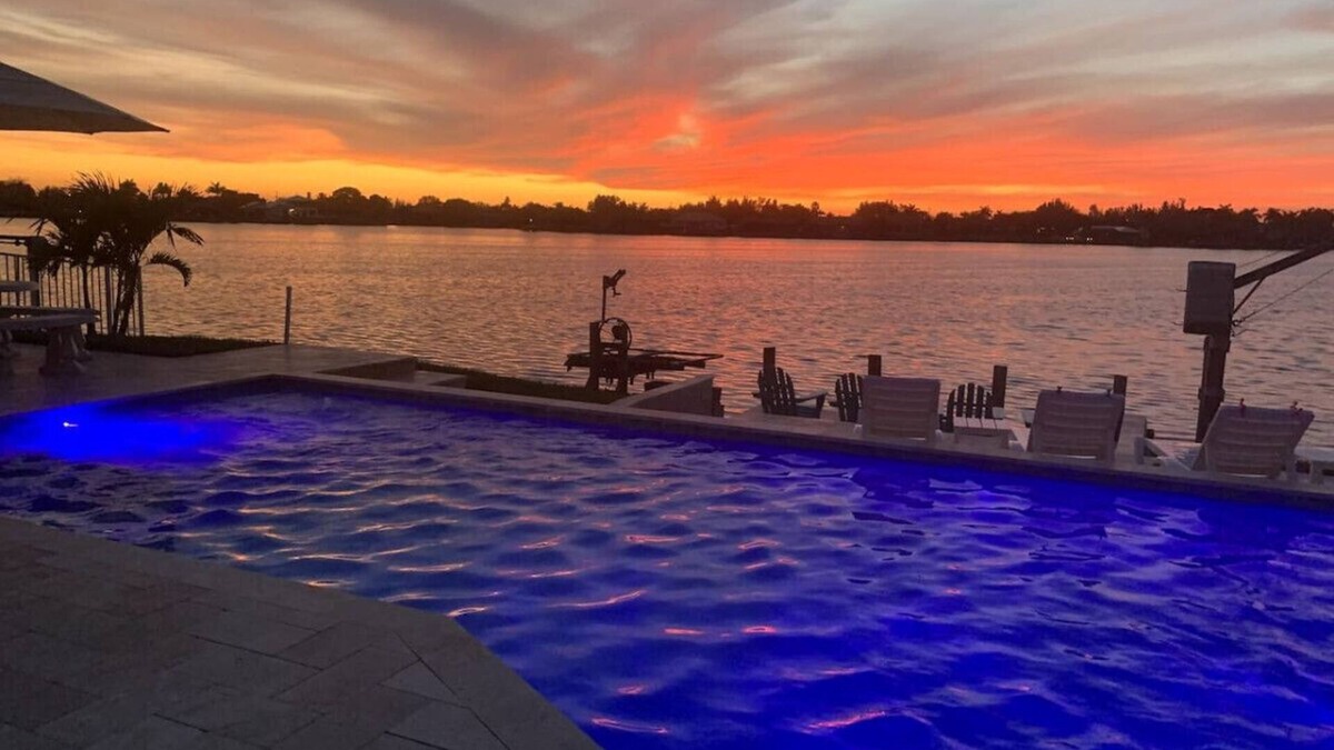 Cape Coral Apartment | Sunset Cottage: Lake Front