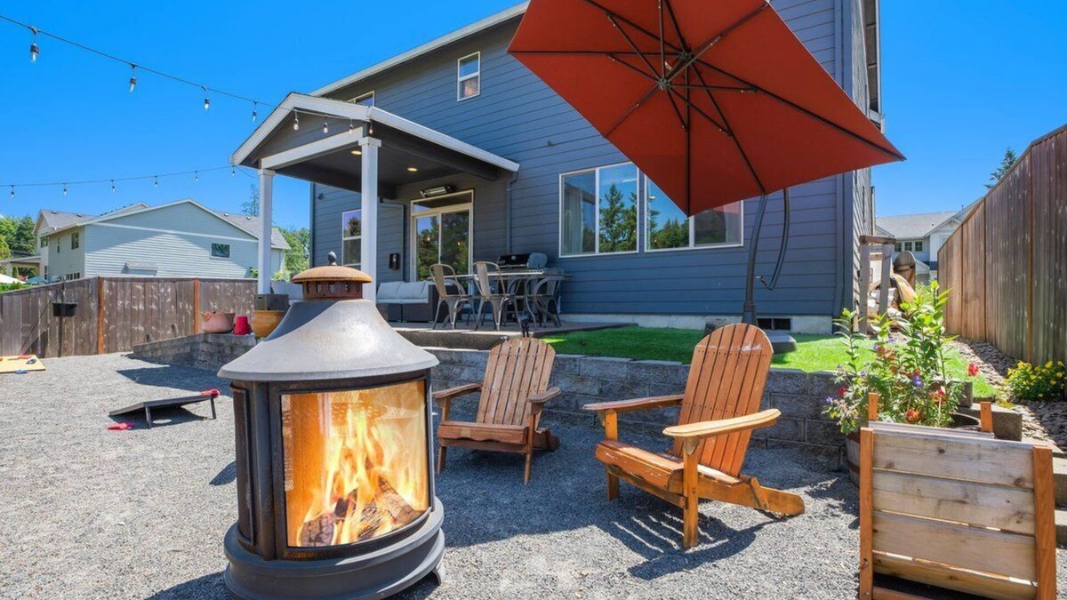 Newberg House | Sunset Grove: A 5-Bedroom Pet-Friendly Home in Newberg, World-Class Food & Wines
