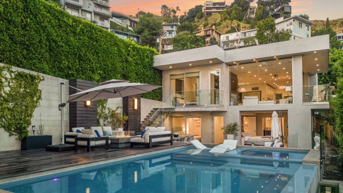 Hollywood Hills West Villa | Sunset Heights - Elegant Modern Villa with Beautiful Views in the Hills