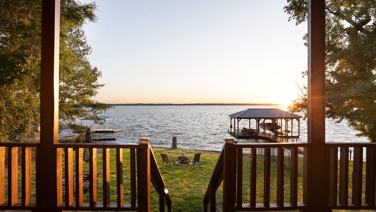 Flint House | Sunset House on Lake Palestine
