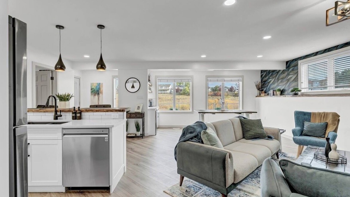 Medicine Hat House | Sunset Inn