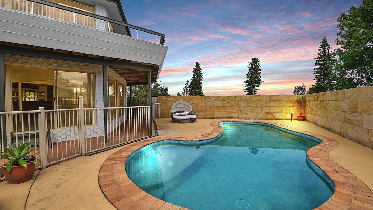 The Entrance North House | Sunset Lake House - Your Dream Family Getaway