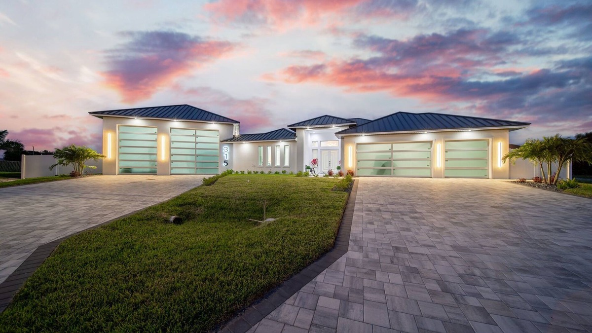 Burnt Store House | Sunset Manor - Luxurious 5BR/4BA Pool Canal front home in Cape Coral