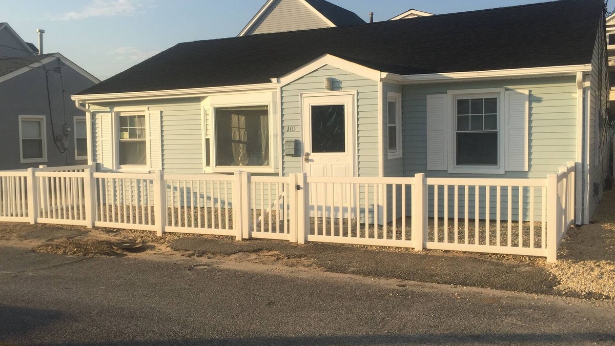 Lavallette House | Sunset Manor - Short walk to beach