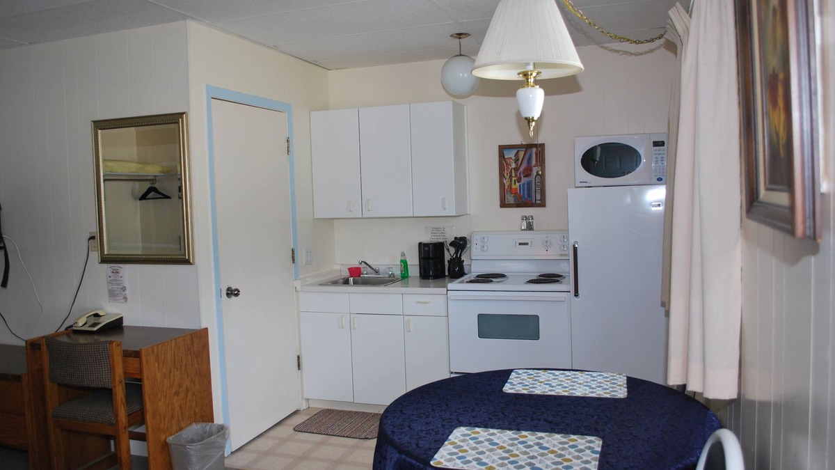 Creston Hotel | Sunset Motel