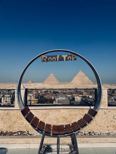 Al Haram Apartment | Sunset of Thebes Pyramids View