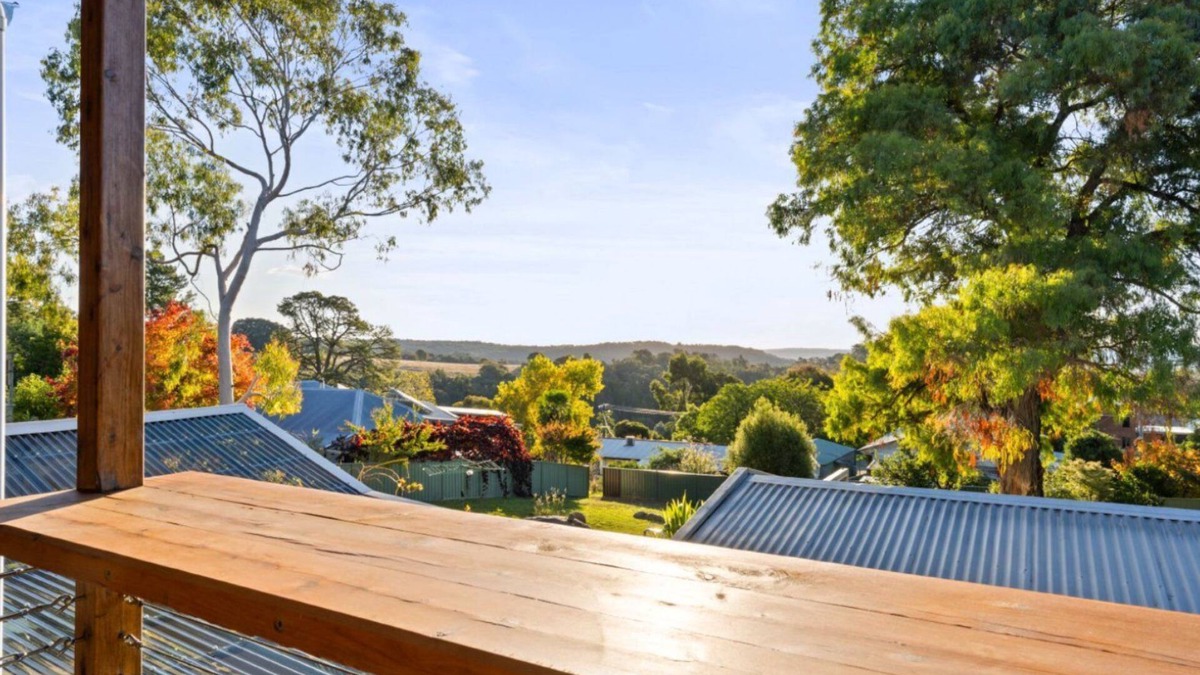 Beechworth House | Sunset On Ford - short walk to town and amazing sunsets