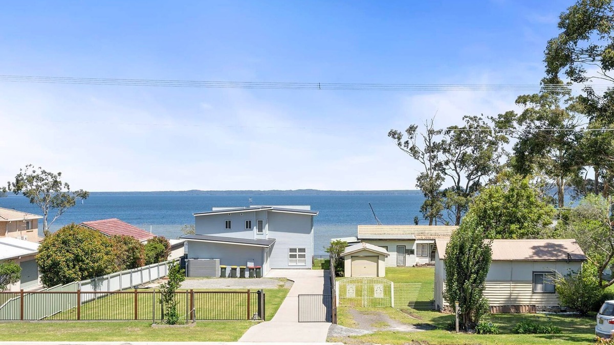 St. Georges Basin House | Sunset on Loralyn - St Georges Basin