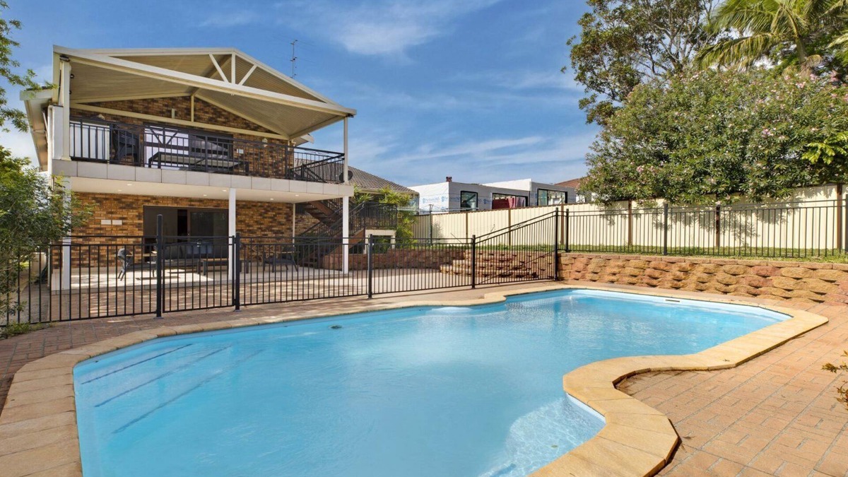 The Entrance House | SUNSET ON VIEW - COASTAL SETTING WITH POOL
