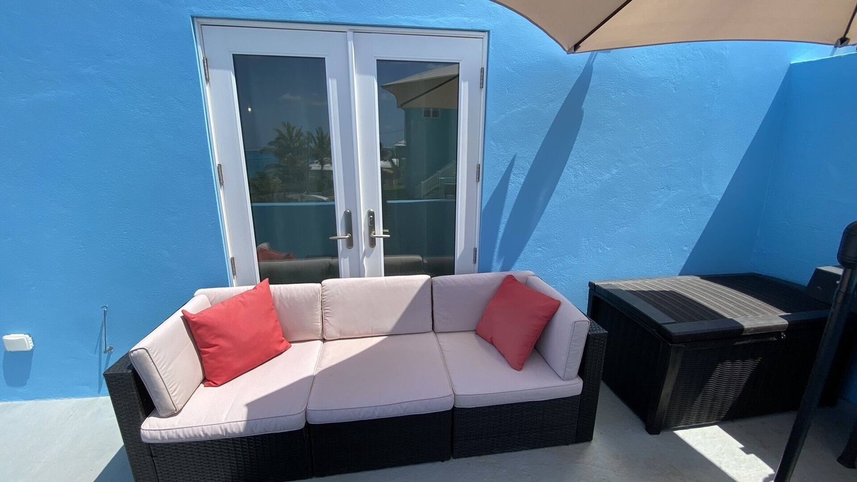 Crawl Hill Apartment | Sunset Paradise Oceanview 1Bedroom Lower Apartment near Beaches & Railway Trail