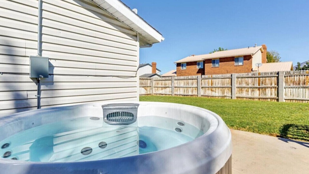 Orem House | Sunset Paradise Retreat | 2 Hot Tubs | 2 Houses