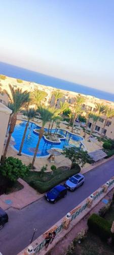 Village Road Apartment | Sunset Pearle Sahl Hashish