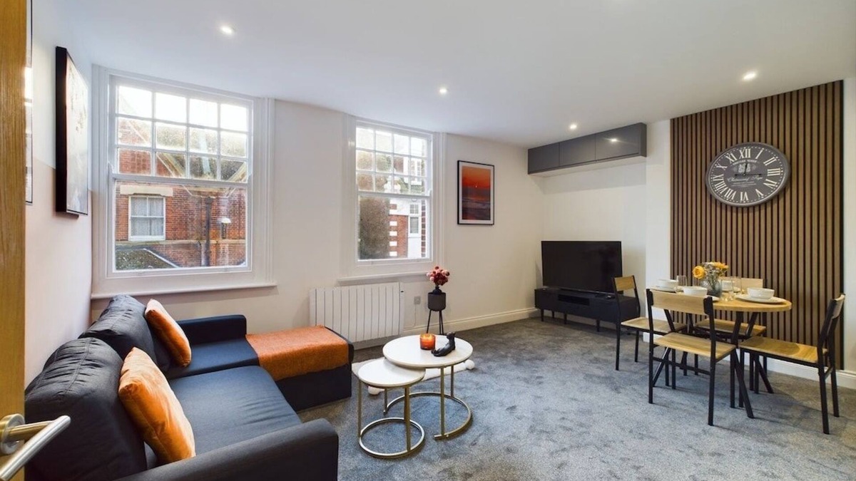 Eastbourne Apartment | Sunset Penthouse | Central Eastbourne | Sleeps 10
