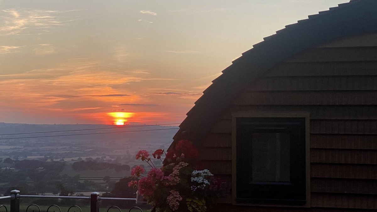 Snailbeach Cottage | SUNSET POD, pet friendly, character holiday cottage in Shrewsbury