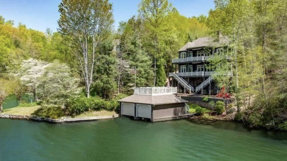 Lake Lure House | Sunset Rest | Ultimate Lake Lure luxury destination.