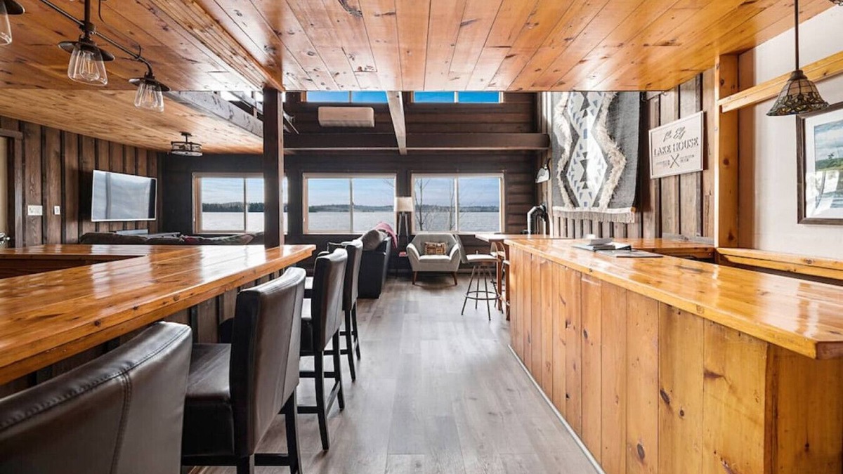 Costigan House | Sunset Retreat on Pushaw Lake | No Cleaning Fees!