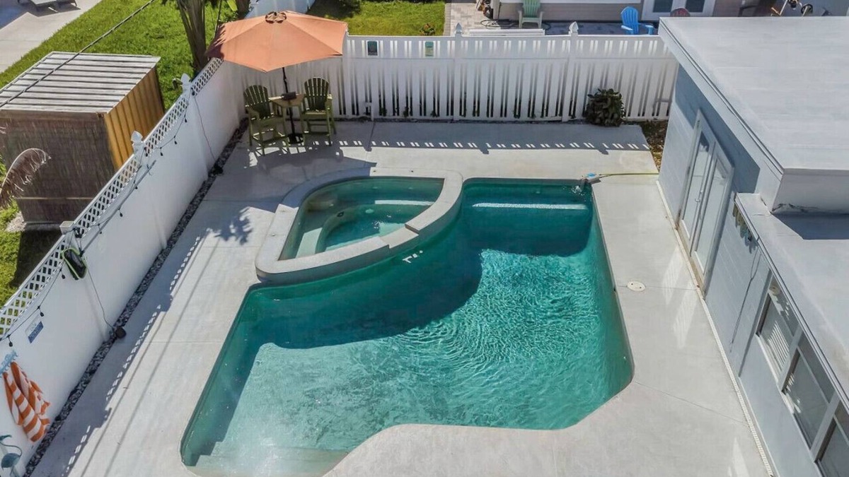 Redington Beach House | Sunset Retreat | Walk to Beach + Dining, Pool