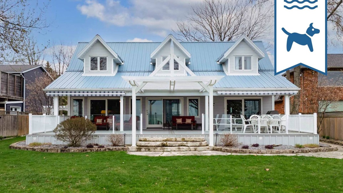 Zurich Cottage | Sunset Ridge Lakefront King bed highend appliances